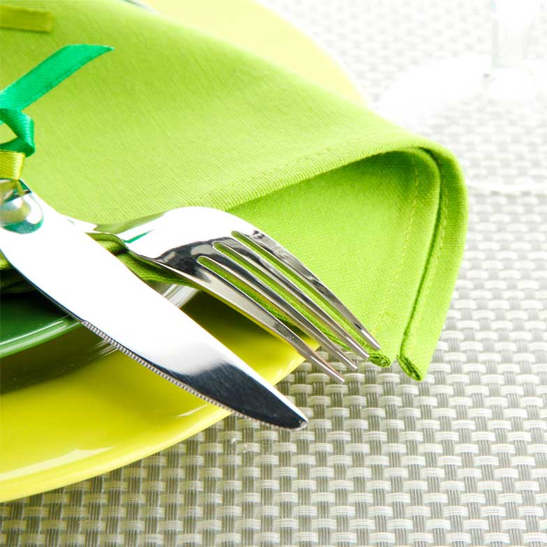 Table setting with green placemat